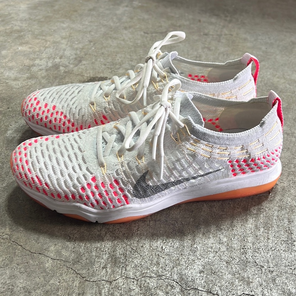 Nike women’s sneaker size 8